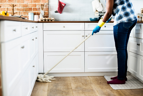 trucos de limpieza para la cocina suelo